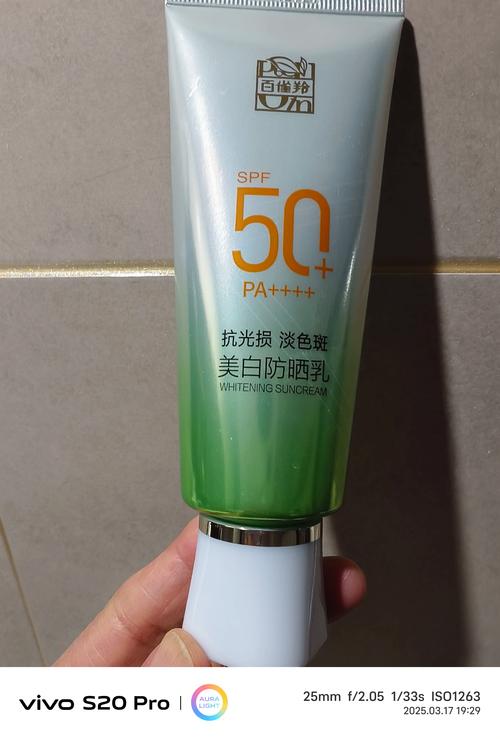 军训必备防晒第一名（女孩军训用什么防晒霜比较好）女孩军训用什么防晒霜比较好