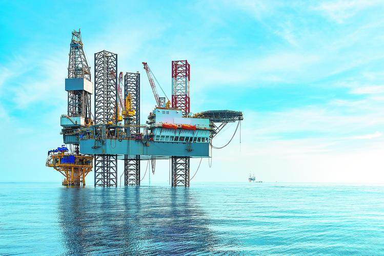 油价高位下的美国：石油巨头恐慌、能源部长救火、民众苦油价久矣