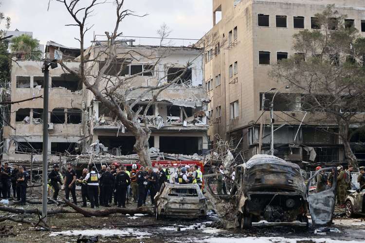 伊朗袭击中东能源设施，油价大幅反弹